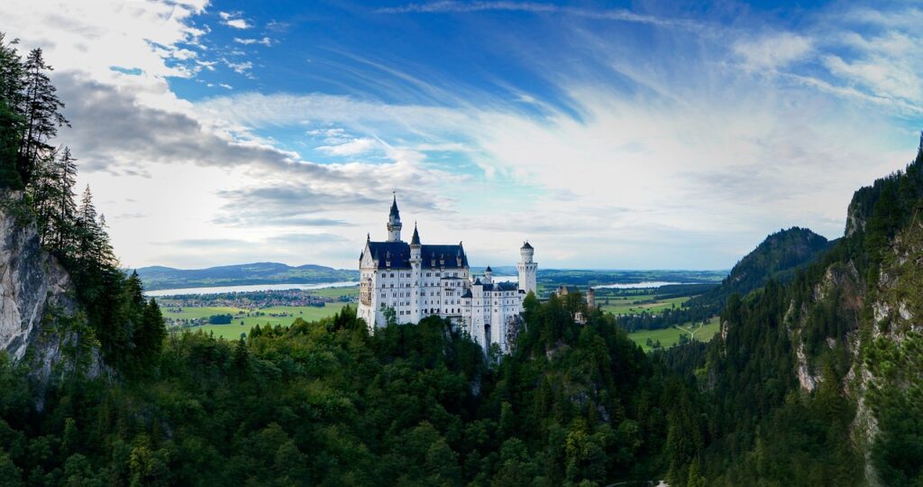 Deutsche Alpenstraße. Schloss Neuschwanstein.