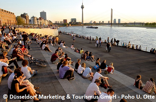 Düsseldorf am Fluss Sonnenuntergang